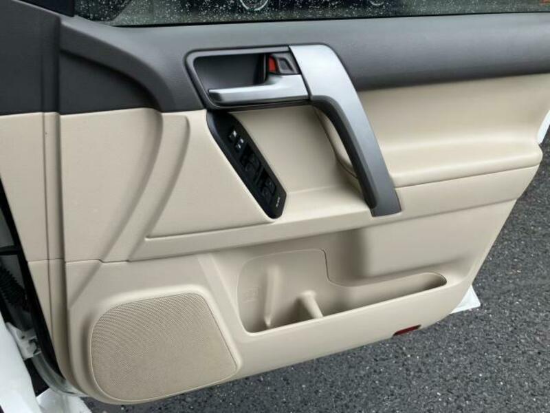 LAND CRUISER PRADO-16
