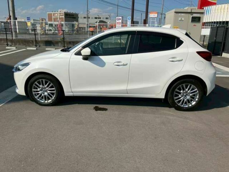 MAZDA2