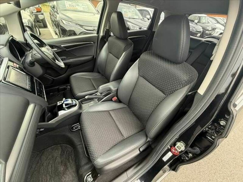 FIT HYBRID-16