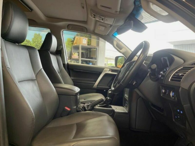 LAND CRUISER PRADO-7