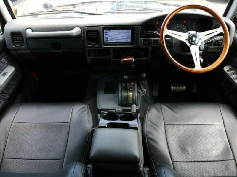LAND CRUISER PRADO-3