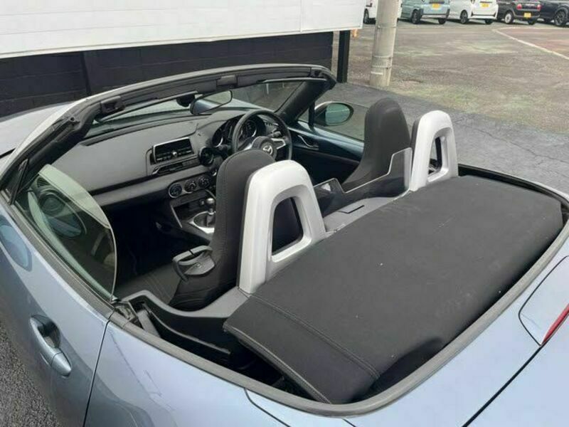 ROADSTER-12
