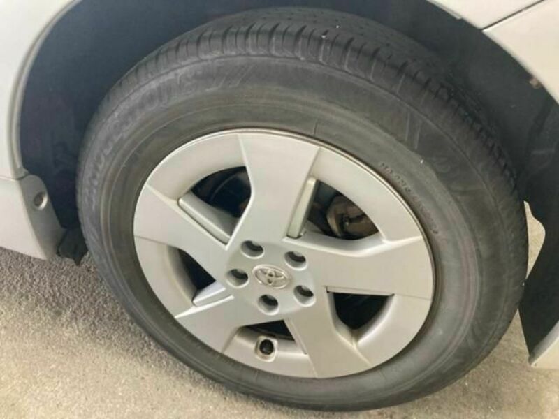 PRIUS-8