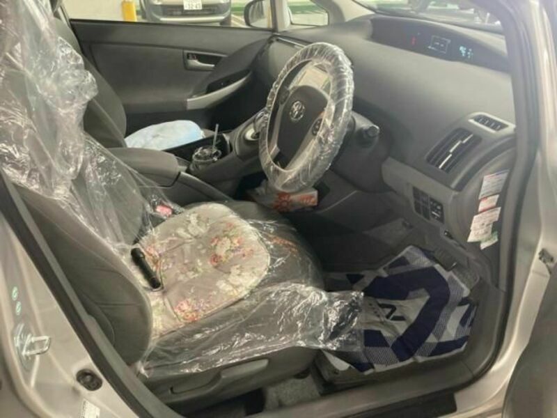 PRIUS-13
