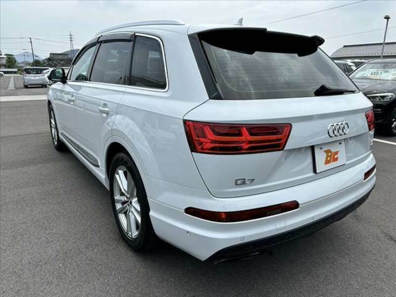 Q7