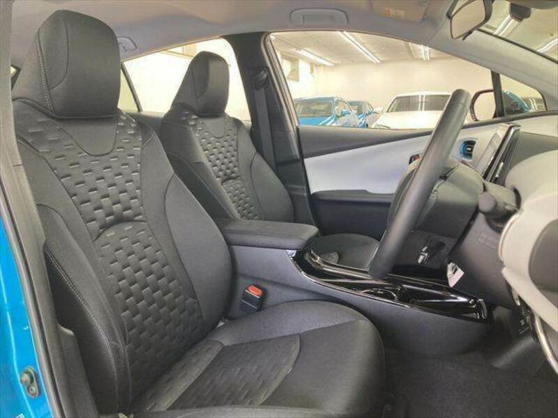 PRIUS PHV