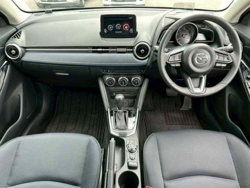 MAZDA2