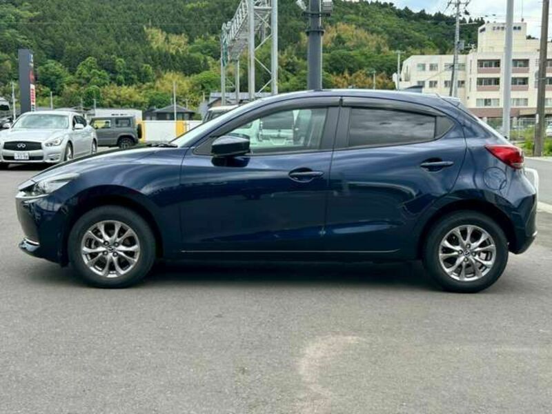 MAZDA2