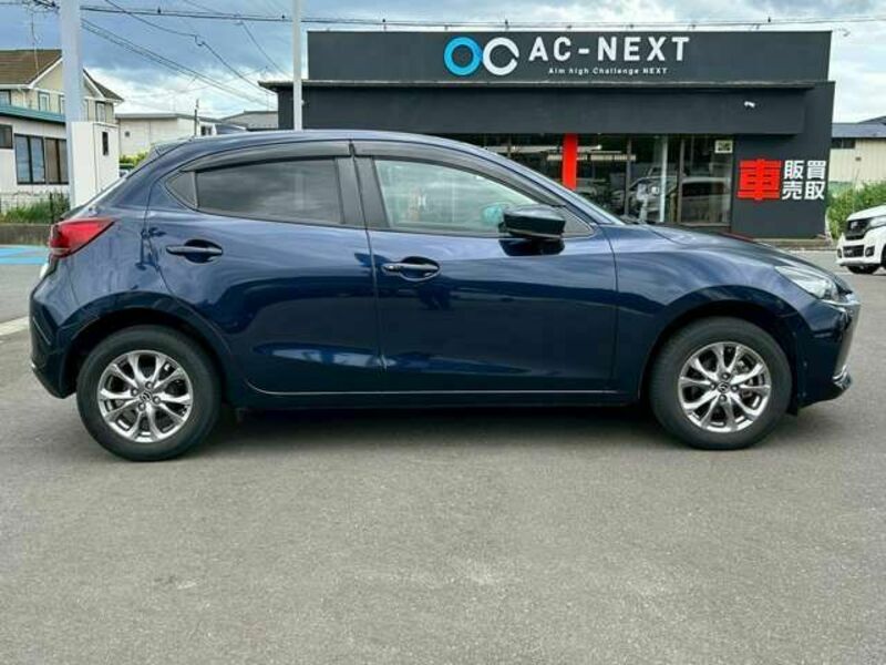 MAZDA2