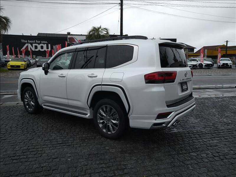 LAND CRUISER