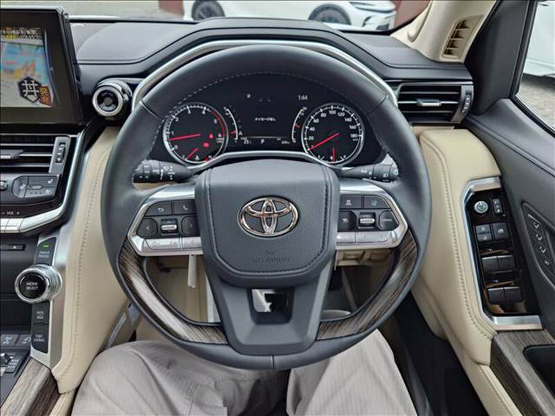 LAND CRUISER
