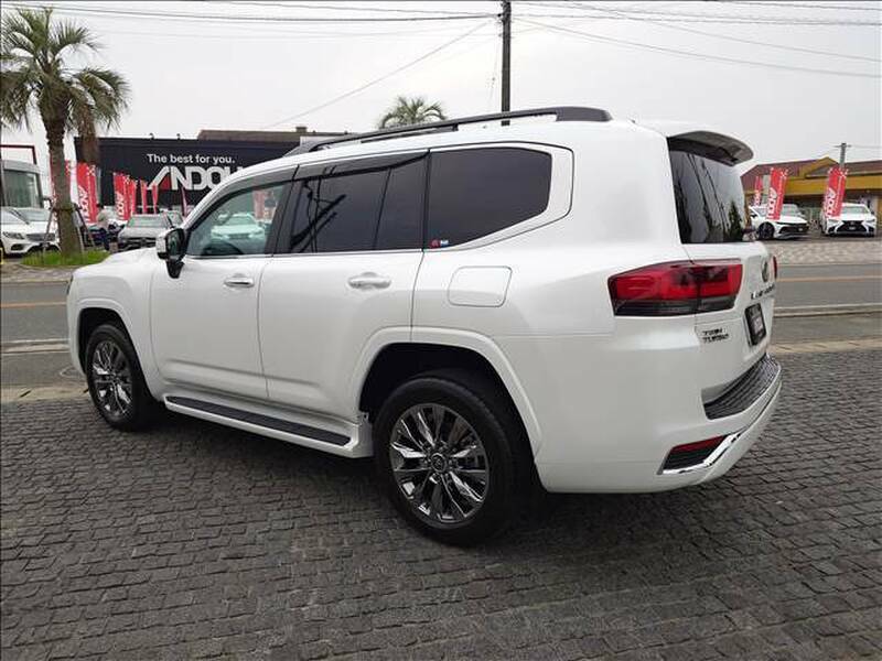 LAND CRUISER