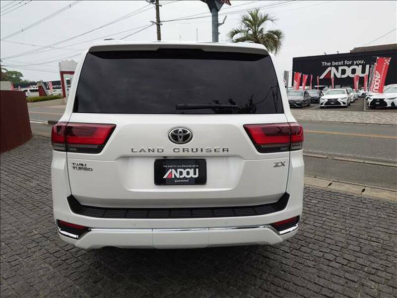 LAND CRUISER