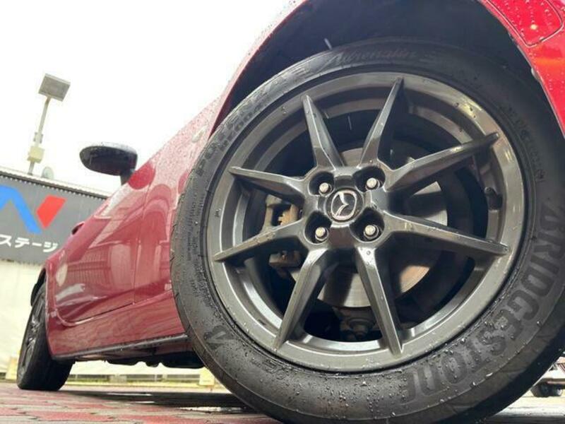ROADSTER-12