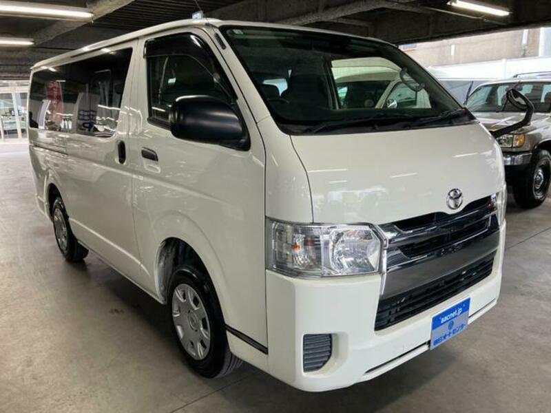 TOYOTA Regiusace Van
