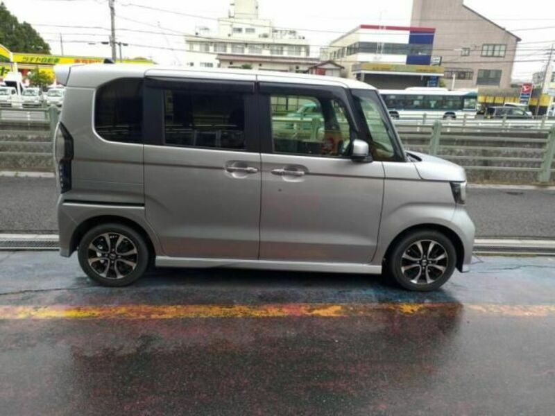 N BOX CUSTOM