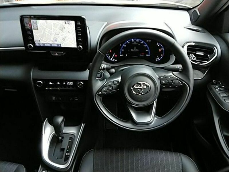 YARIS CROSS