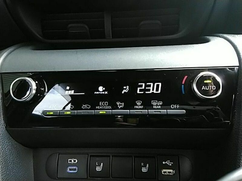 YARIS CROSS