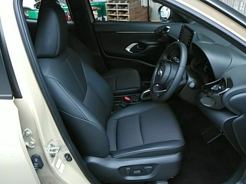 YARIS CROSS