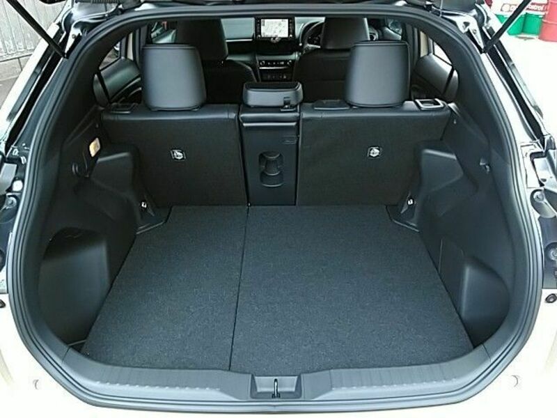 YARIS CROSS