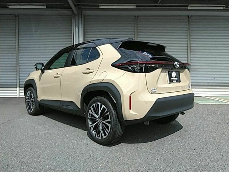 YARIS CROSS