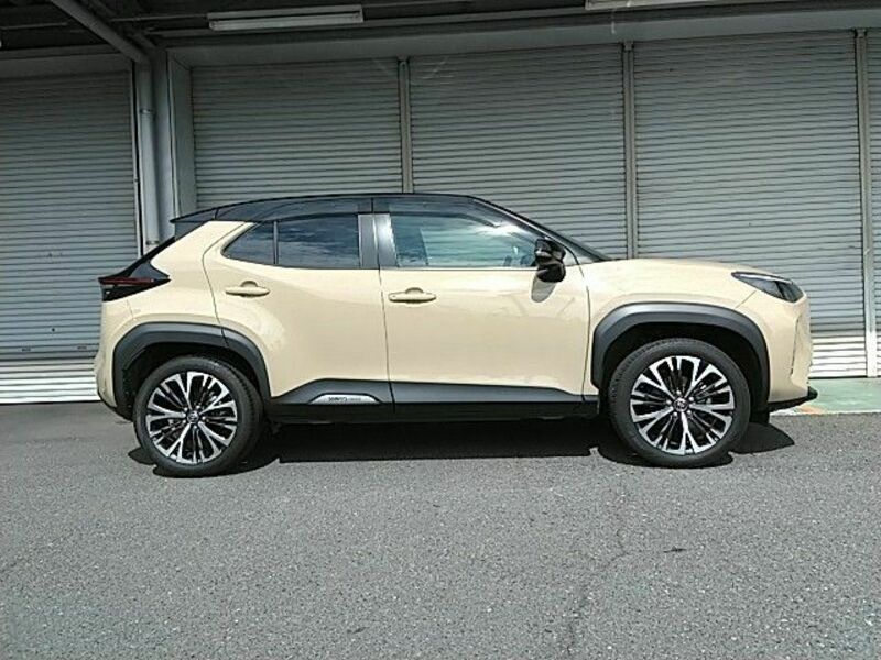 YARIS CROSS