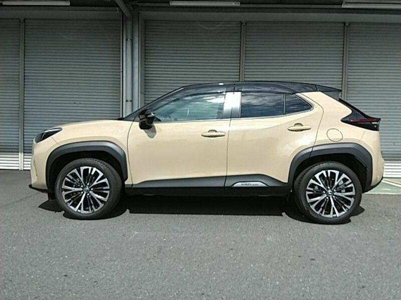 YARIS CROSS