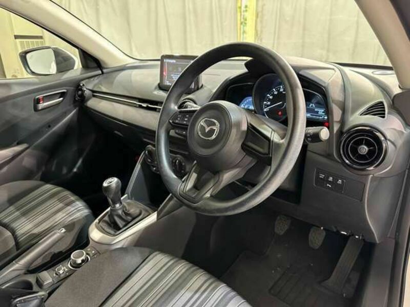 MAZDA2