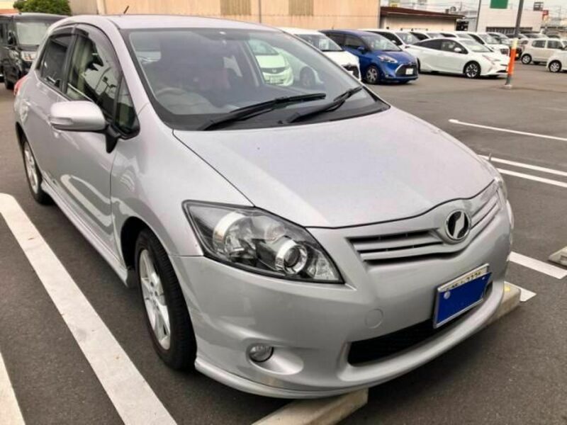 TOYOTA AURIS
