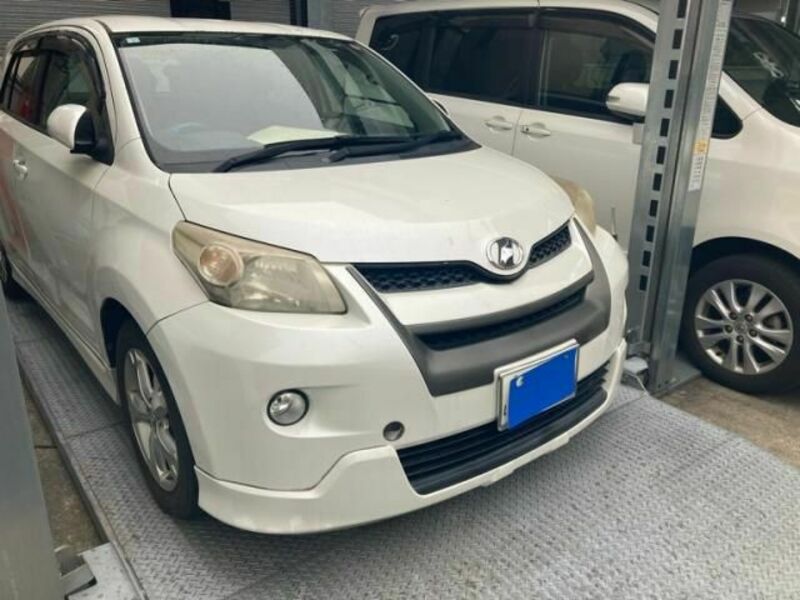 TOYOTA IST