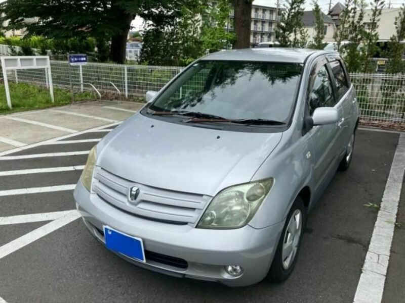 TOYOTA IST