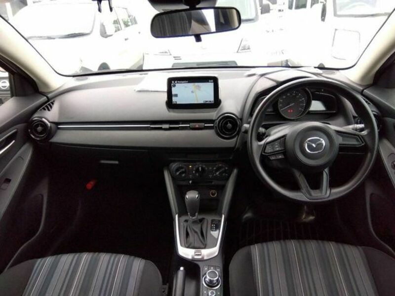 MAZDA2