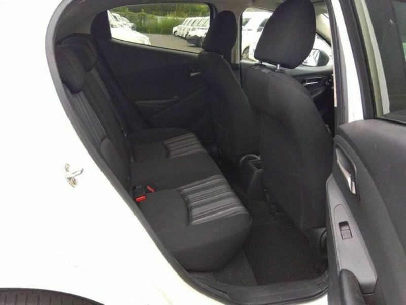 MAZDA2