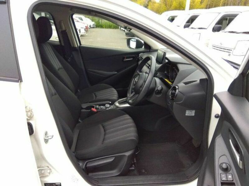 MAZDA2