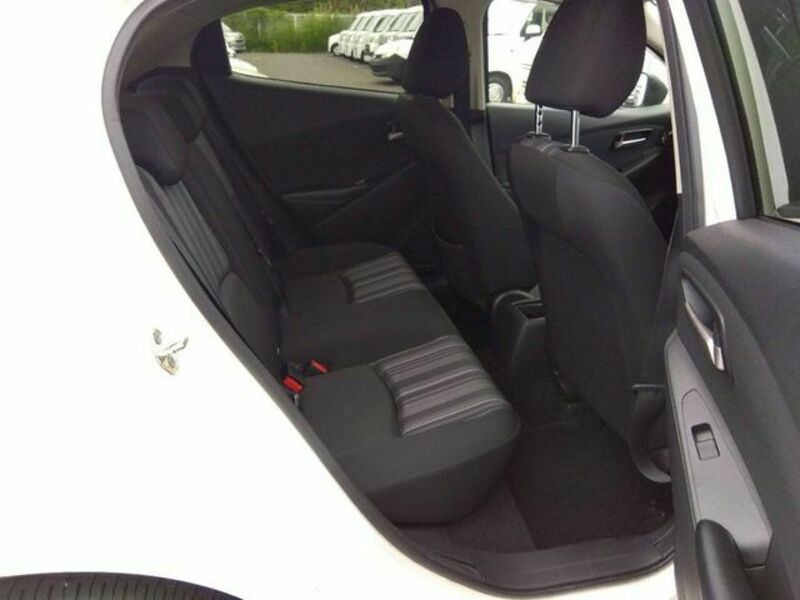 MAZDA2