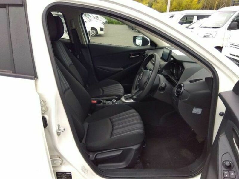 MAZDA2