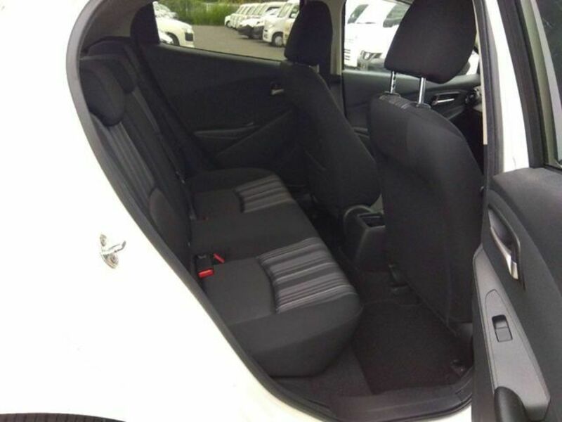 MAZDA2