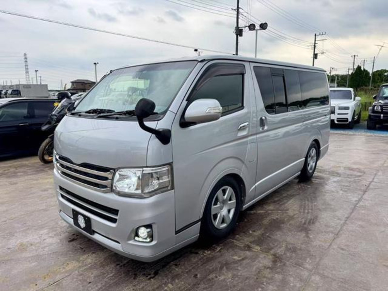 TOYOTA HIACE VAN