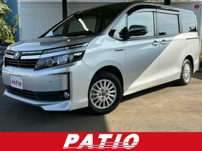 TOYOTA VOXY