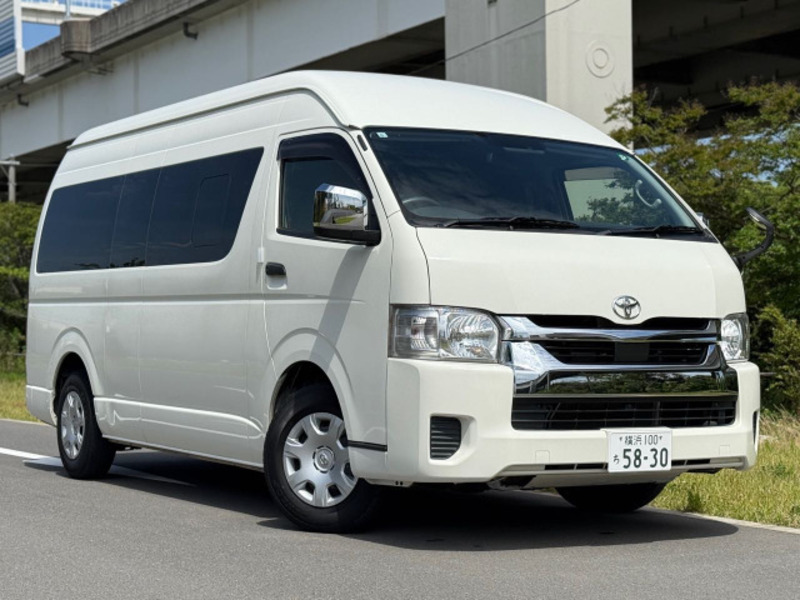 TOYOTA HIACE VAN