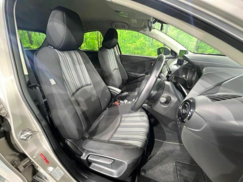 MAZDA2
