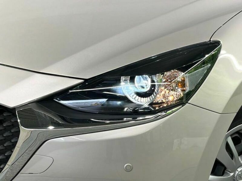 MAZDA2