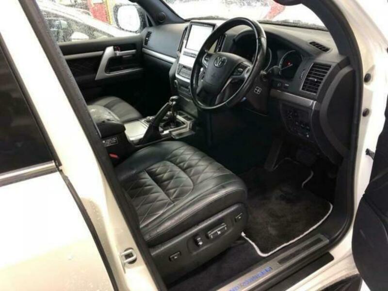 LAND CRUISER