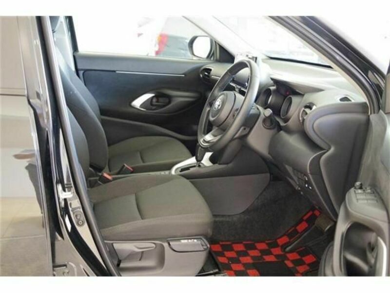 YARIS CROSS