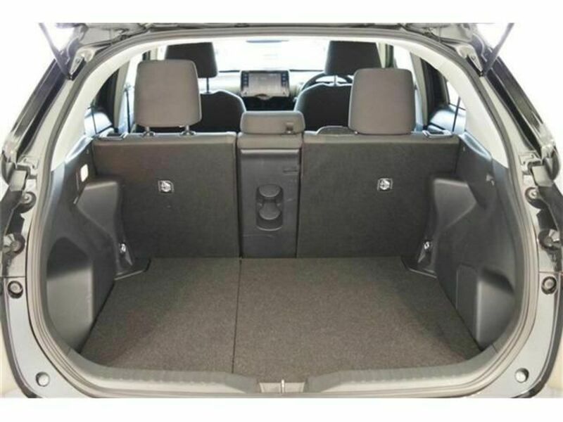 YARIS CROSS