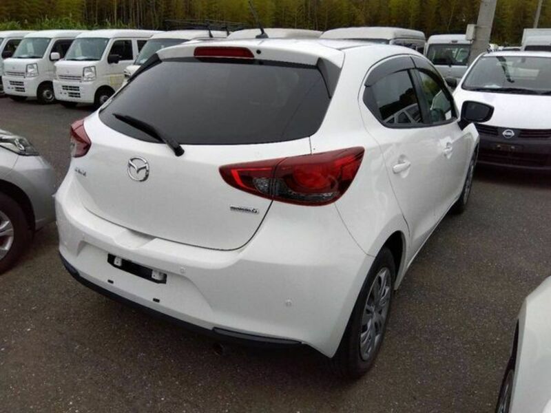 MAZDA2
