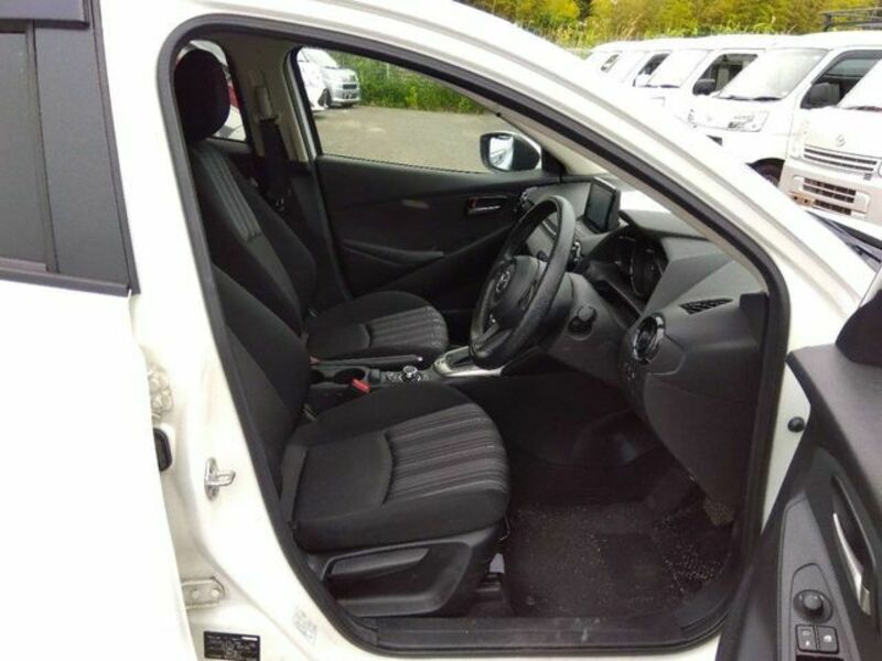 MAZDA2