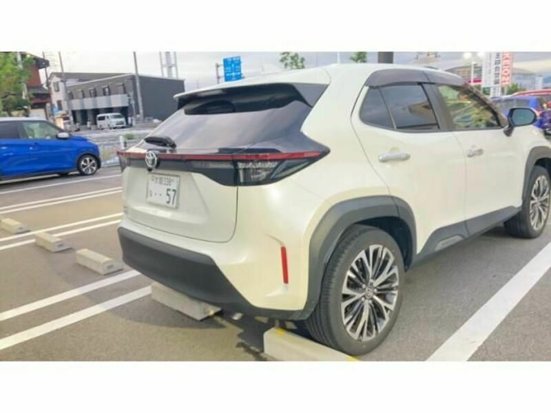 YARIS CROSS