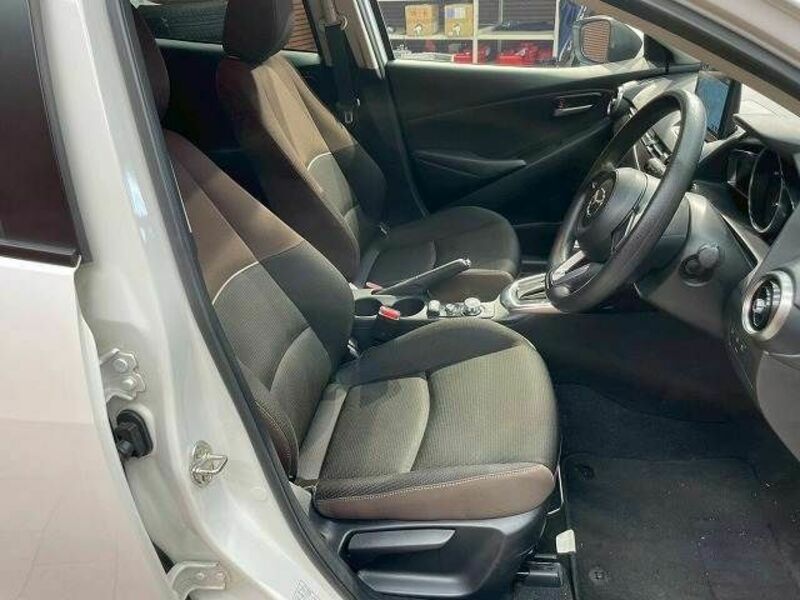 MAZDA2
