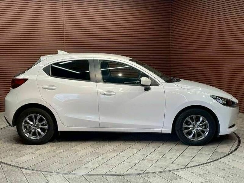 MAZDA2